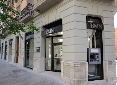 BMN CajaGranada pone en marcha un nuevo Centro de Empresas y Servicios Financieros en la Gran Vía de Granada