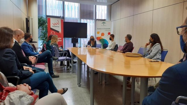 La Junta y Vodafone presentan la novena edición del Programa Minerva para impulsar proyectos en Granada