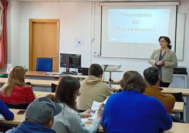 El Ayuntamiento de Granada inicia una nueva edición de su Escuela Municipal de Emprendimiento en colaboración con Secot