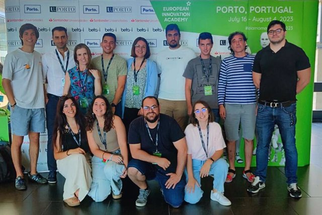 Un decena de estudiantes de la Universidad de Sevilla asisten al European Innovation Academy en Oporto